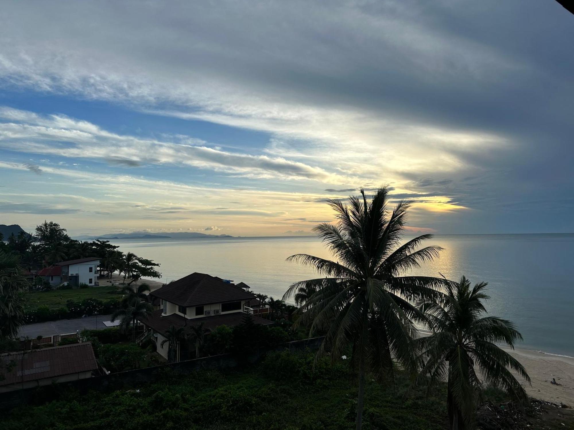 2-bedroom Ocean Front Apartment Khanom